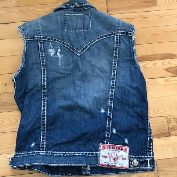 Clothes - Picture 2 of 3